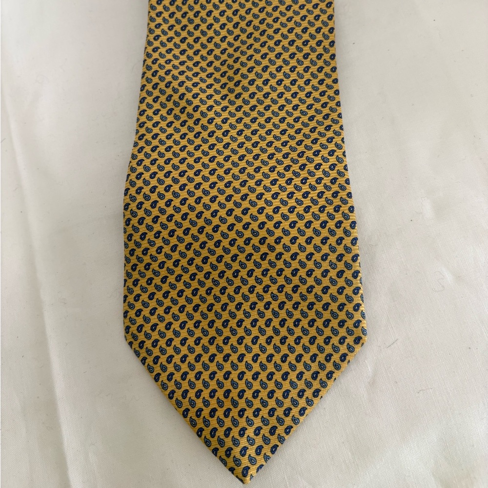 Brooks Basic Men's Tie 100% Silk Italy Yellow Paisley Executive 59" x 3.75"
